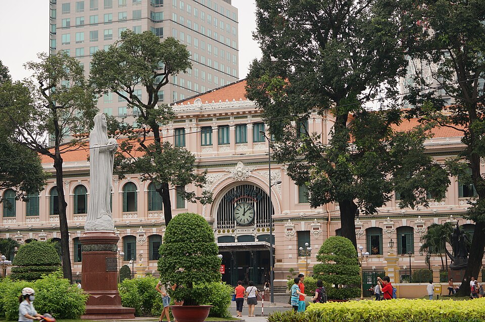 サイゴン中央郵便局（ホーチミン市）の仏植民地様式外観